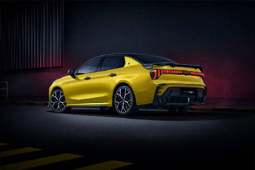 Rear Cross Side View of لينك أند كو 03 بلس