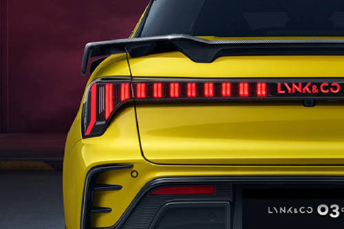 03 بلس Tail light