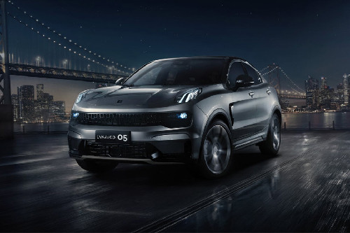 LYNK&CO  05 Front angle low view