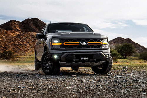 F 150 Raptor  Medium Angle Front View