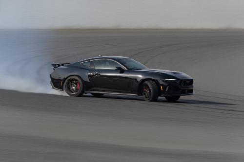 Mustang (2022-2024) Medium Angle Front View