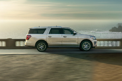 Expedition (2022-2024) Medium Angle Front View