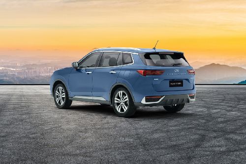 Rear Medium View of فورد  (2023-2024)تريتوري
