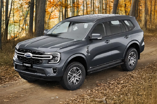 Ford  EVEREST Front angle low view Ford  EVEREST Front angle low view