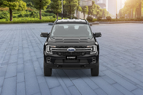 Full Front View of إيفرست 