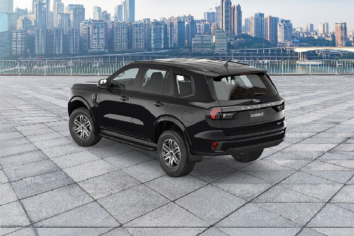 Rear Cross Side View of فورد إيفرست 