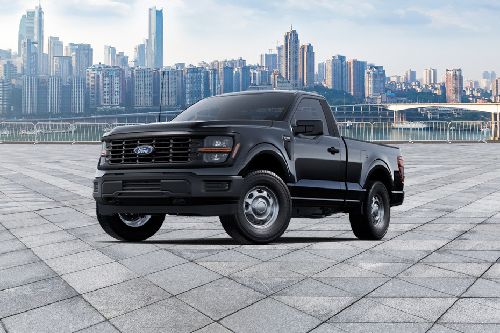 فورد  F-150 (2025) Front angle low view