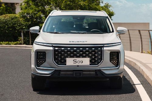 Full Front View of S09