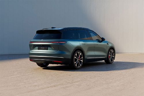 ES8 Rear angle view