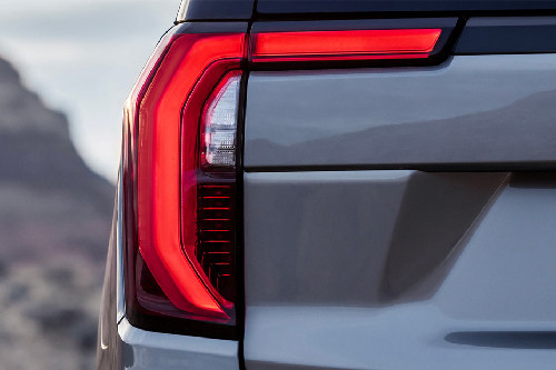 يوكون  Tail light