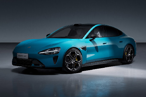 شاومي إس يو 7 Front Side View