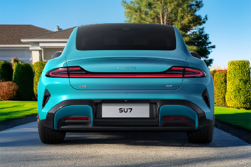 Full Rear View of شاومي إس يو 7