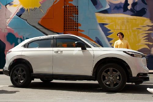 Honda HR-V Front Cross Side View