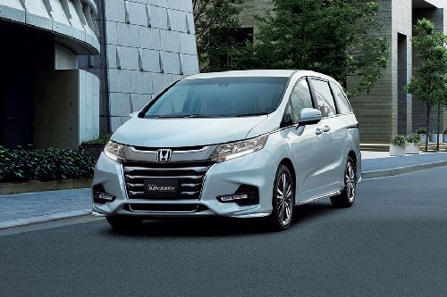 هوندا  Odyssey J Front angle low view