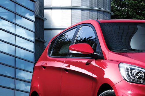 Hyundai Accent 5 DR Drivers Side Mirror Front Angle