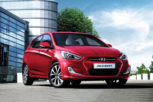 Hyundai Accent 5 DR Front Medium View
