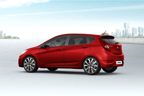 Rear Cross View of Hyundai Accent 5 DR