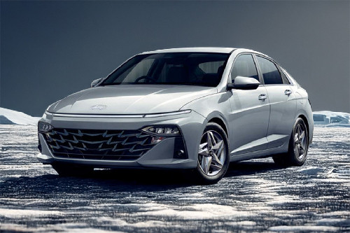 Hyundai  Accent Front angle low view