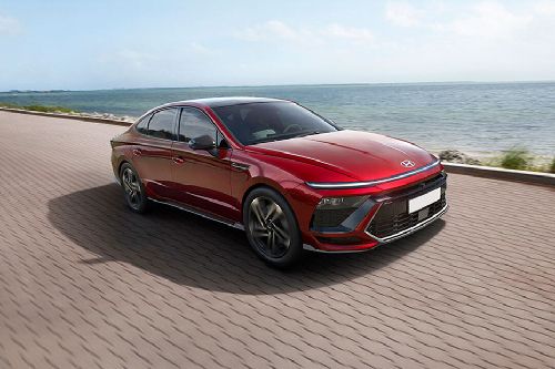 هيونداي سوناتا Front Medium View