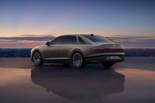 أزيرا Rear angle view