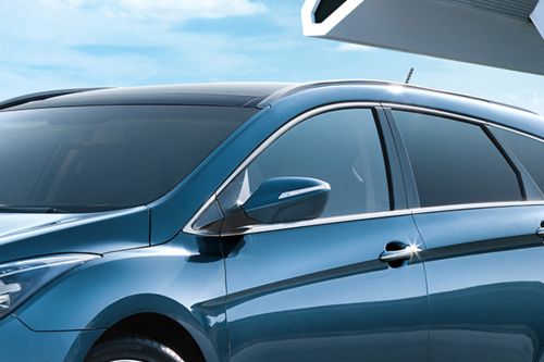 هيونداي i40 Drivers Side Mirror Front Angle
