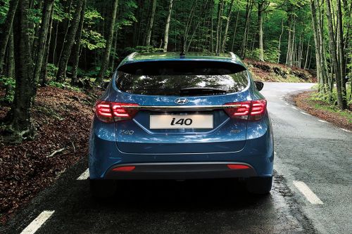 Full Rear View of هيونداي i40