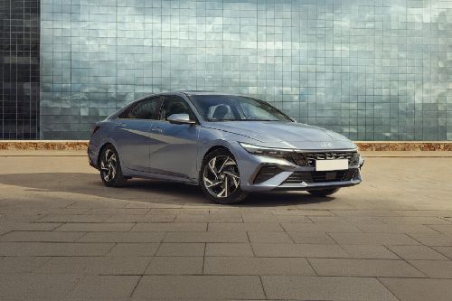 Hyundai Elantra Front Medium View