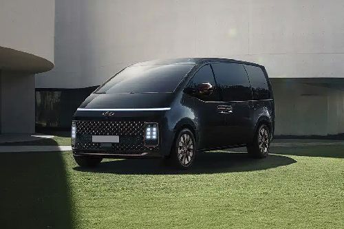 هيونداي  ستاريا Front angle low view
