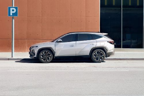 Hyundai Tucson Full Side View