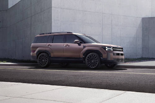 سنتافي 2024 Medium Angle Front View