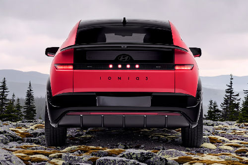 Full Rear View of هيونداي أيونيك 3