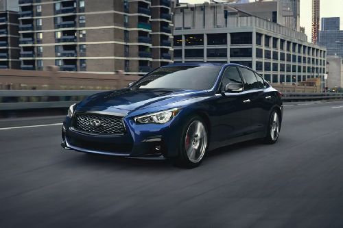 انفنتي Q50 Front Side View