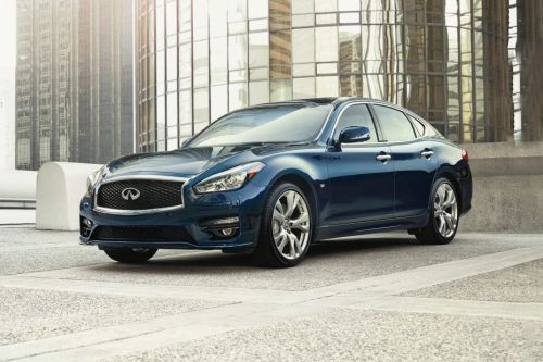 انفنتي Q70 Side Medium View
