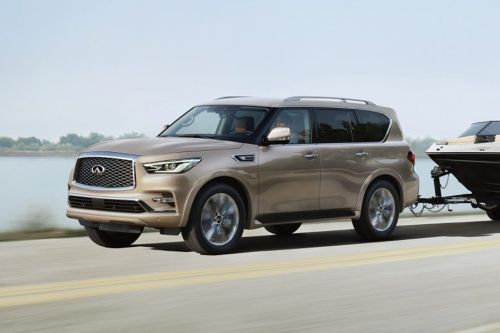 انفنتي QX80 (2022-2024) Front Side View