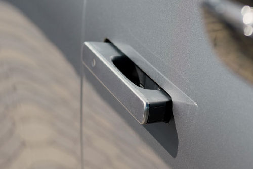 كيو إكس 80  Door handle