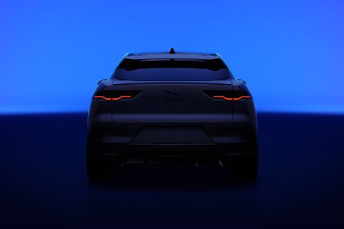 Rear Medium View of جاكوار آي-بايس
