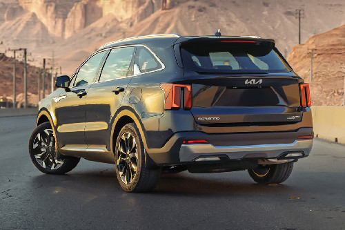 Rear Cross Side View of KIA Sorento