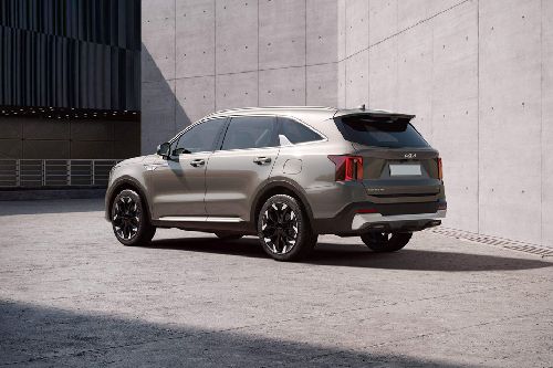 Rear Cross View of KIA Sorento