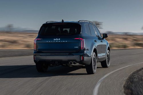 Rear Cross Side View of KIA Telluride