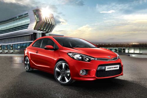 كيا Cerato koup Front Cross Side View