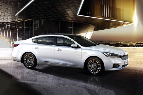 كيا Cadenza Front Cross Side View