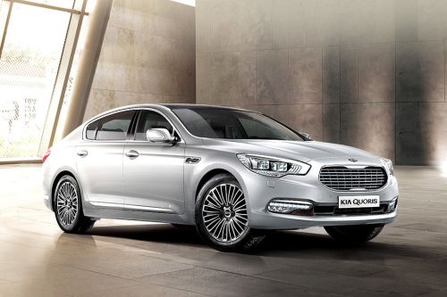 كيا Quoris Front Cross Side View