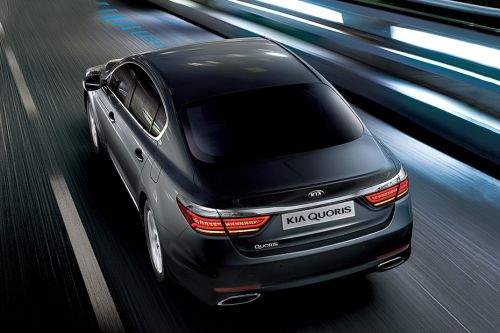 Rear Medium View of كيا Quoris