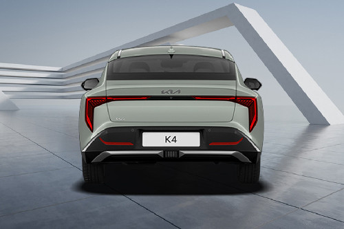 Full Rear View of كيا K4