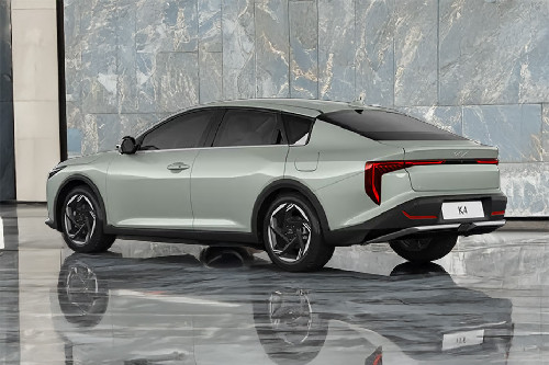 Rear Cross Side View of كيا K4