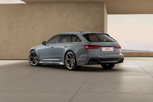 Rear Cross Side View of أودي آر إس 6 أفانت