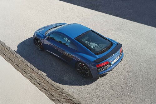 أودي R8 Front Angle High View