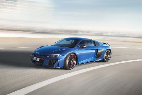 أودي R8 Front Side View