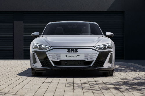 Full Front View of S e-tron GT