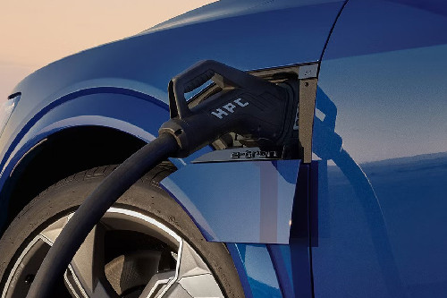 Exhaust Pipe of أودي SQ8 إي-ترون